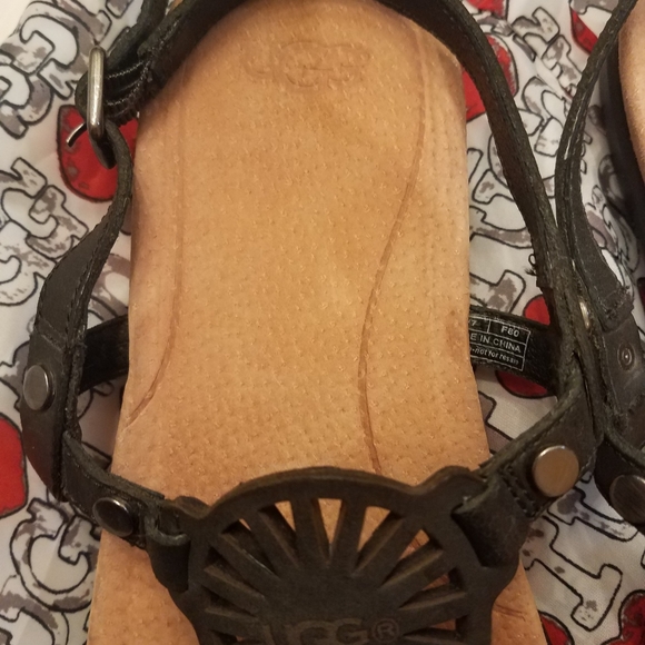 UGG sandals - Picture 3 of 4